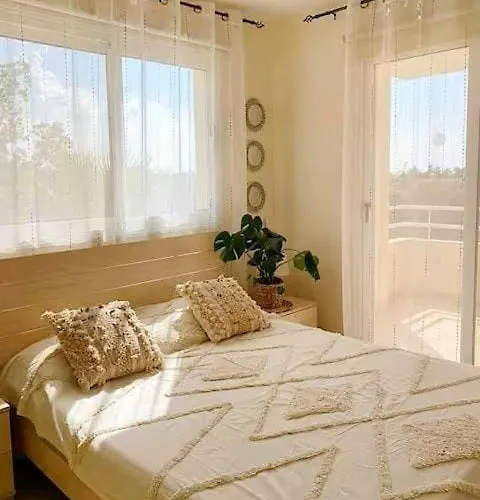 Summer Breeze By Nissi Apartment *